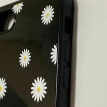 Phone SE2.3 iPhone7/8スマホケース　小花柄　花柄　マーガレット　ブラック　黒　かわいい　春カラー　送料無料_画像4
