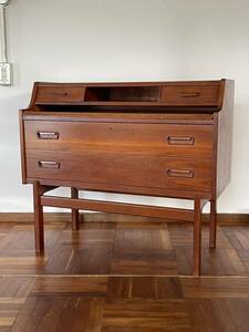  Northern Europe Denmark Vintage Vinde Mobelfabrik Arne Wahl Iversen cheeks lighting view low desk chest Mid-century 