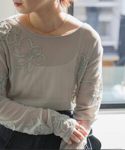 kastane フラワーコード刺繍シアーTOPS