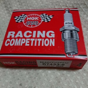 NGK 日本特殊陶業 レーシングプラグ R7433-8 New item４本