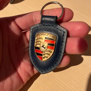 中古美品★純正 ポルシェ クレスト キーホルダー  ブラック ダークグリーン 正規品 ★ ケイマン 911 ボクスター マカン カイエンの画像2