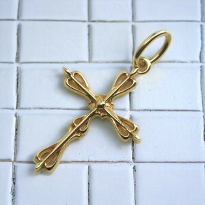 Nojess Nojess pretty small Cross pendant top K10YG