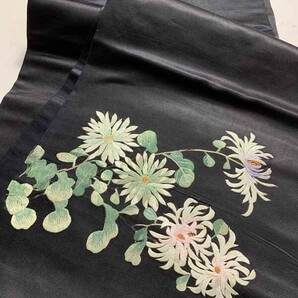 ★きものさらさ アンティーク着物帯★逸品！ 黒地 蝶と菊 刺繍 正絹 大正ロマン 日本刺繍 古布 古裂 時代裂 希少の画像9