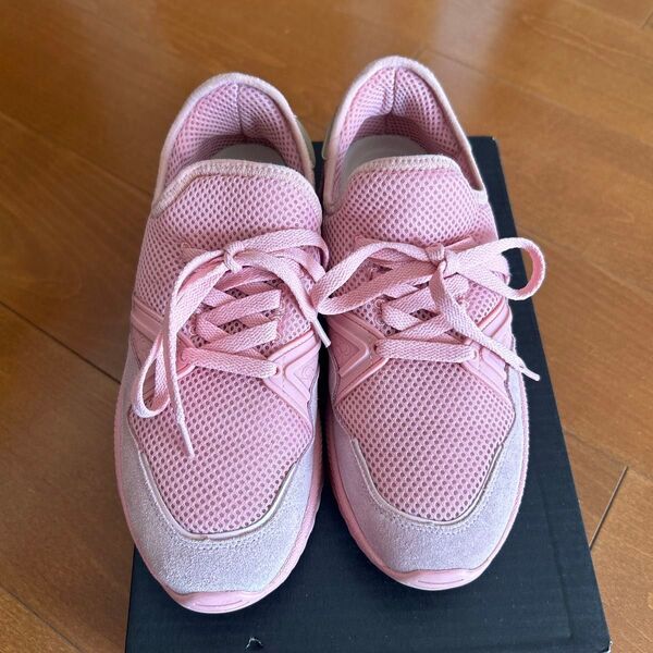 coachコーチスニーカー 春らしいピンク