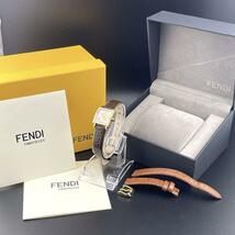 1円〜“新品”電池”ベルト”交換済み【フェンディ】FENDI クアドロミニ ホワイトシェル ローマン ゴールド 金 時計 マザーオブパール MOP_画像2