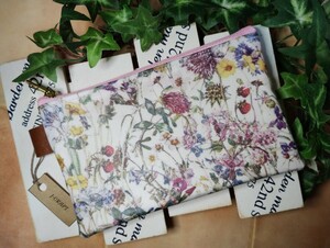 リバティ　Wild flowers ワイルドフラワーズ　ラミネート生地使用　ハンドメイド　ポーチ　花柄　オフホワイト　本革　コスメ　小物入れ