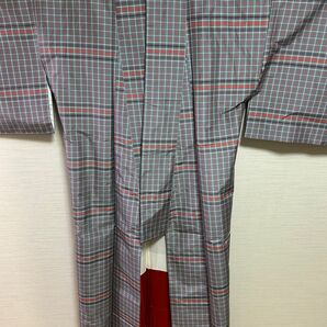 縞大島紬 正絹 着物　現代物　裄68 グレーと朱色のチェック柄　カジュアル着物　袷　チェック　格子柄