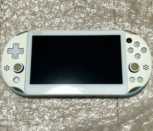 〈現状品・画面無傷・新型〉PS vita PCH -2000ZA14 ライトブルー/ホワイト 本体 PlayStation プレイステーション ジャンク