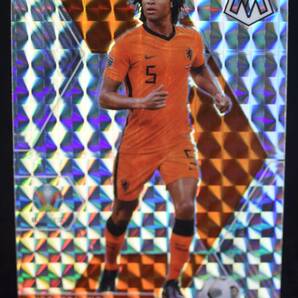 2020-21 Panini Mosaic Prizm Silver Nathan Ake FIFA サッカー カード Netherlands Manchester Cityの画像1