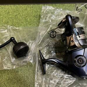 H5587 1円～ 【未使用】シマノ SHIMANO スピニングリール 20 ストラディック SW 8000HG 海釣り リール 付属品有 ジギング 青物 ブリの画像2