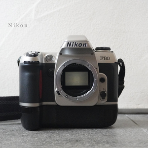 美品 動作品 海外モデル 希少 シルバー カラー ニコン Nikon F80 D ボディ+バッテリーグリップ MB-16 セット 一眼レフ フィルム カメラ 