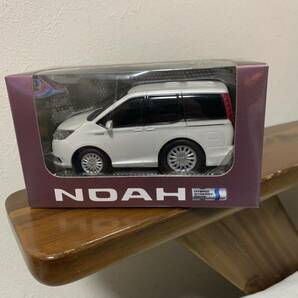 【非売品】トヨタ ノア NOAH ハイブリッド ホワイト パールクリスタルシャイン 白 プルバックカー ミニカー 開封品の画像7