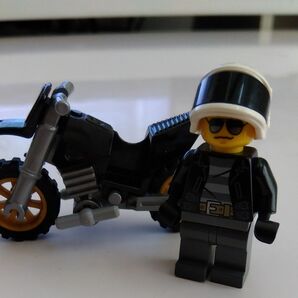 レゴ ミニフィグ 街の人 男性 シティ LEGOバイク　メット　カツラ　