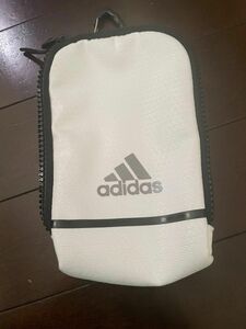 adidasのウエストポーチ