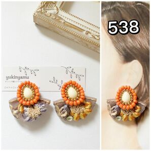 538/ビーズ刺繍　インド刺繍リボン　タッセル　オレンジ　イヤリング　ピアス