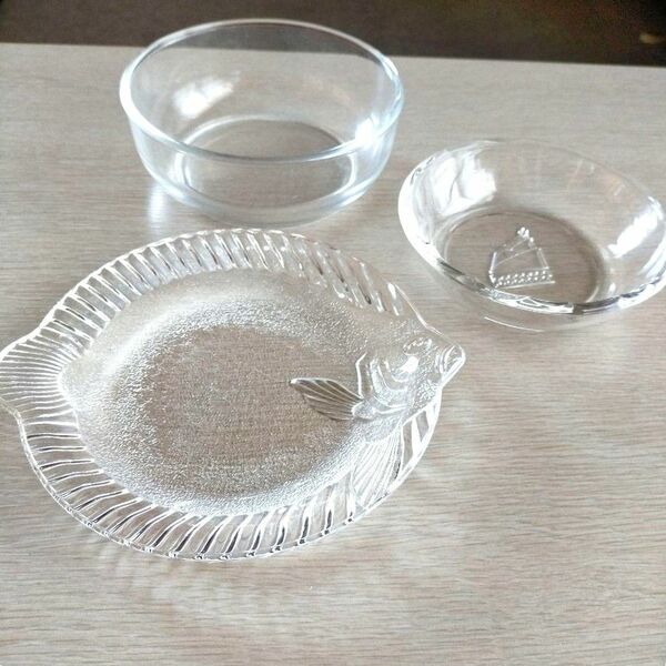 ガラス皿と小鉢の３点セット
