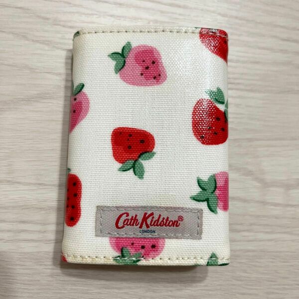 cath kidston キャスキッドソン　いちご　ストロベリー　キーケース　鍵　カギ　赤　白　ピンク　緑　フルーツ柄　レア商品