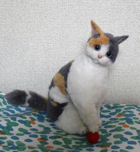 羊毛フェルト ハンドメイド 三毛猫　ダイリュートキャリコ　猫　ねこ　ぬいぐるみ 置物 