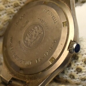 WT08 【稼働中】 ELGIN エルジン FK-1251-C チタン ソーラー 3針 デイデイト 腕時計 シェル文字盤 純正ベルト ヴィンテージ 中古の画像9