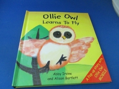 洋書・飛び出す絵本☆Ollie Owl Learns to Fly: A Pop-up Book with Owl Mobile ハードカバー 2001/4/23