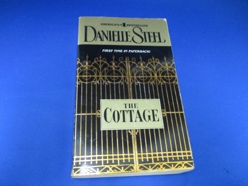 洋書☆The Cottage: A Novel マスマーケット 2003/2/4　英語版 Danielle Steel (著)