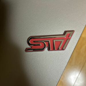 送料込　アルミ製 STI ピンクエンブレム　スバルインプレッサWRX、レヴォーグ、フォレスター、レガシィ、ＢＲＺ、XV等