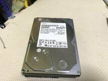 M2067 HITACH 3.5インチHDD 2TB S-ATA 7200rpm HDS723020BLA642 使用 17728時間 全国送料無料_画像1