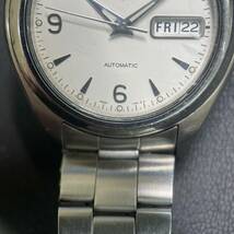 [S3-7]【稼働品】SEIKO5 セイコー5 7S26-0060 自動巻き デイデイト メンズ 腕時計 白文字盤 _画像5