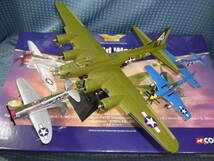 １／７２　B-17F　'ミスミヌーキー’　、P47Dサンダーボルト、P51Dムスタング　金属模型完成品　　コーギー製_画像1