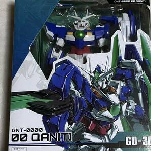 新品未開封 GUNDAM UNIVERSE 劇場版 機動戦士ガンダムOO GNT-0000 00 QAN[T] 約150mm PVC&ABS製 塗装済み可動フィギュアの画像1