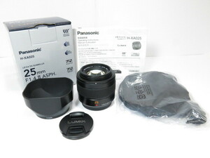 【 極美品 保証残 】Panasonic LUMIX DG SUMMILUX 25mm F1.4II（2型）H-XA025純正フード 純正ポーチ、元箱付き [管PN2543]