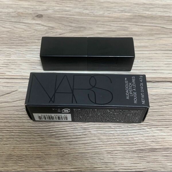 NARS ナーズ　オーデイシャスリップスティック9494