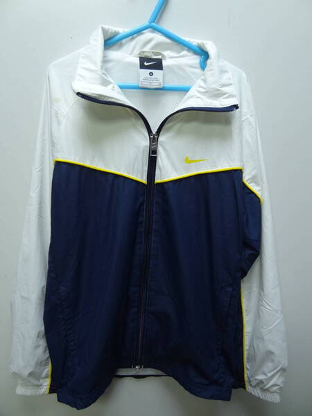 全国送料無料 正規品 ナイキ NIKE 子供服キッズ男&女の子裏メッシュ素材サッカー等スポーツ ポリエステル100%ウインドブレーカー 140(S)