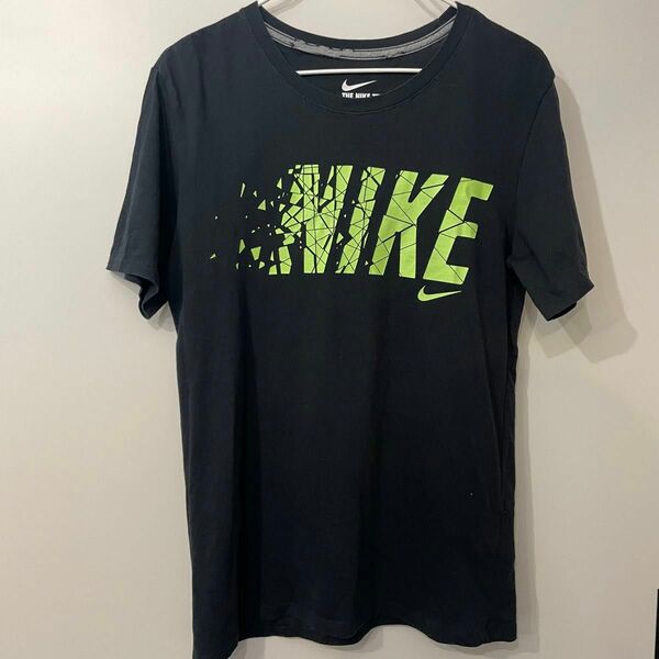 NIKE Tシャツ　ナイキ　トップス　首元ほつれアリ