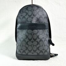 X319【未使用級】COACH／コーチ　ボディバッグ　ショルダーバッグ　クロスボディ　チャールズ　型押　肩掛け　メンズ　グレー　黒　F54787_画像2