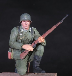 タンクデサント　ドイツ歩兵　銃構え1/35　レジンキットフィギュア塗装済み完成品一体