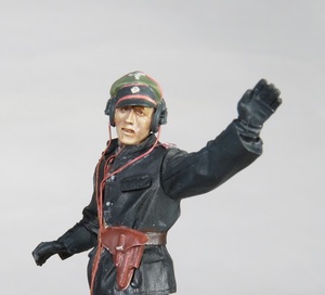 ドイツ武装親衛隊士官戦車兵 戦車前へ　1/35　レジンキットフィギュア塗装済み完成品一体