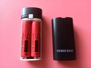 パワーバンク 1個＋保護回路付き18650充電バッテリー2個(3000mAh)