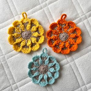 ハンドメイド♪ お花みたいなアクリルたわし 3枚セット