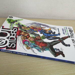 A185  OUTSIDERS： LOOKING FOR TROUBLE DC COMICS S4588の画像1