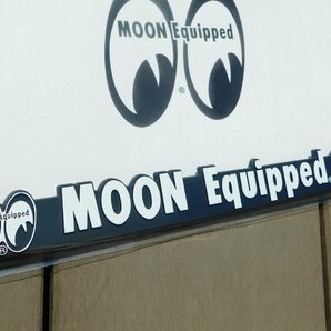 ◆送料無料◆【MOON Equipped・ムーンアイズ】※《ライセンスプレートフレーム／２枚セット》 MOONEYES 新基準対応 白文字の画像5