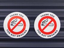 送料\84【アメリカ自動車整備用ステッカー／２枚セット】※《NO SMOKING・禁煙ステッカー／丸型》　アメリカ輸入品_画像1