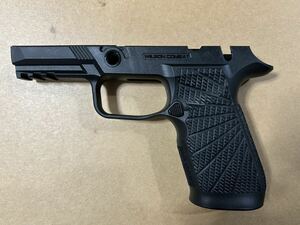 中古　Bomber airsoft sig airsoft vfc laylax M17用　カスタムフレーム　Wilson Combat Carryタイプ　※サムセフティ部に素人加工あり