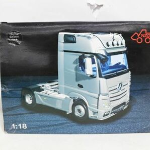 D016H 069 NZG 1/18 Mercedes Benz メルセデスベンツ Actros Gigaspace 4x2 ブラックミニカー 現状品 ジャンク扱いの画像2