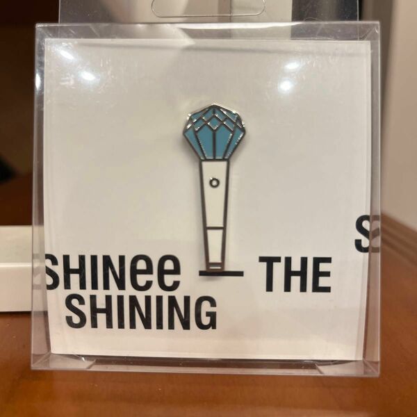 SHINee ペンライト型 ピンバッジ 韓国公式グッズ　新品　未使用品