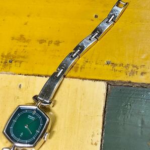 【即決】SEIKO 16-5990 セイコー グリーン文字盤 ビンテージレディースウォッチ クォーツ ２針 アンティークウォッチ 年代物中古腕時計 の画像4