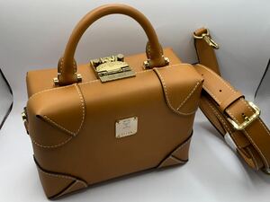 最終値下げ　MCM エムシーエムショルダーバッグ MWR8ABF22 Leather crossbody bag