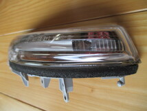 【送料無料】 美品 プリウス 30 前期 純正 ドアミラーウインカー LED 左右セット MITSUBA 30-342 ターンランプ_画像3