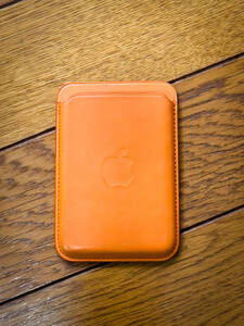 Apple純正 MagSafe対応iPhoneレザーウォレット - オレンジ