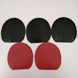 ヴェガアジア黒3枚、ヴェガヨーロッパ赤2枚　中〜厚　全体的に状態が悪いです　卓球ラバー